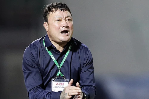 "Chiến hạm đỏ" chờ sự mát tay của HLV Trương Việt Hoàng