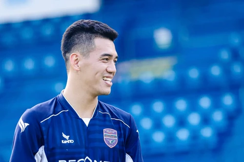 Tiến Linh lập một loạt cột mốc, đi vào lịch sử V-League