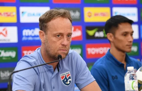 HLV Thái Lan xin lỗi vì thua Malaysia trên sân nhà