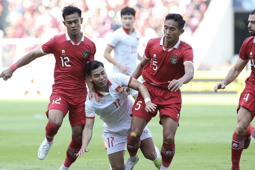 "Chảo lửa" Bung Karno thách thức HLV Troussier và tuyển Việt Nam