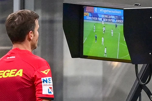 Khi nào VAR chính thức xuất hiện tại V-League?