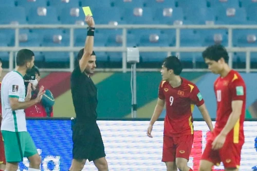 Trọng tài từng phạt Văn Toàn lỗi ăn vạ bắt trận Việt Nam - Philippines