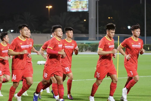 "Tuyển Việt Nam cần vững tinh thần trước mục tiêu lịch sử"