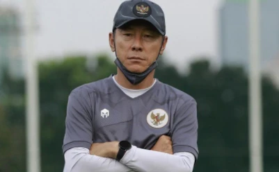 HLV Indonesia bị cấm chỉ đạo trận gặp UAE