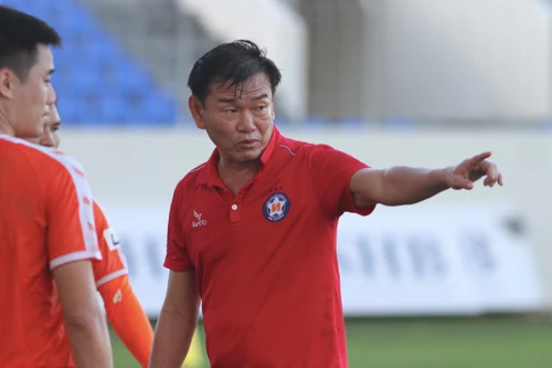 4 trận thua 3, HLV Phan Thanh Hùng chấp nhận bị sa thải