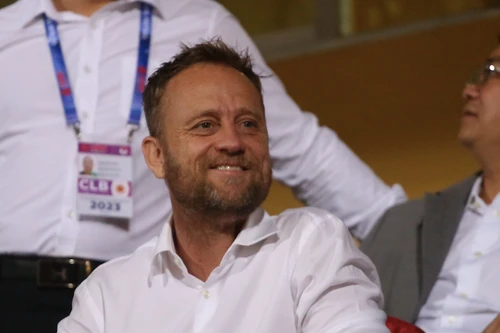 HLV Polking bỏ tuyển Thái Lan để gia nhập V-League?