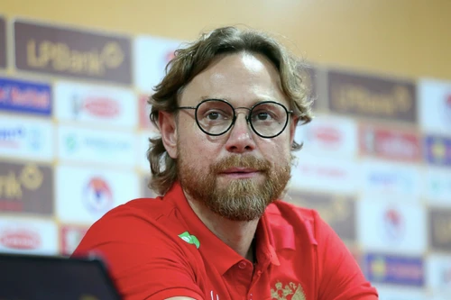 HLV Valery Karpin: "Thái Lan trình độ tương đương tuyển Việt Nam"