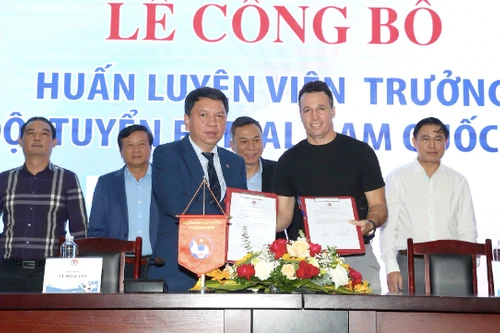 Nhà vô địch World Cup chính chức dẫn dắt futsal Việt Nam