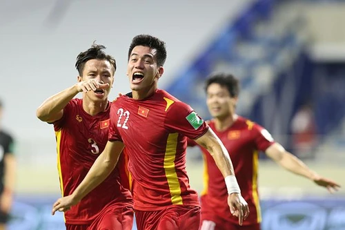 Thua sát nút UAE, tuyển Việt Nam ngẩng cao đầu tiến bước