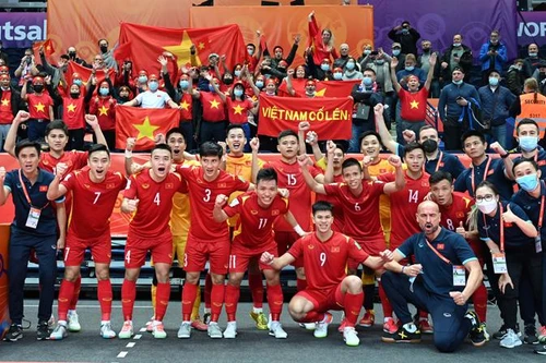 Hôm nay, những 'người hùng' futsal Việt Nam về nước