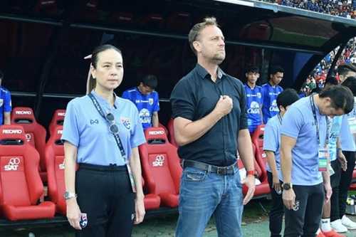 Madam Pang chi tiền tỉ khích lệ tinh thần cầu thủ Thái Lan