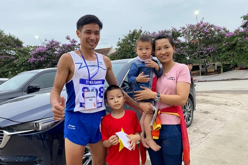 Huy chương Vàng lấp lánh của vợ chồng Nguyễn Văn Lai