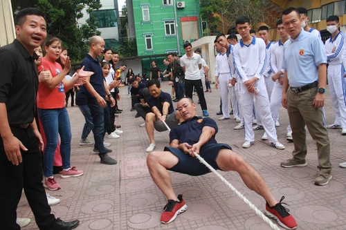 Các nhà báo Thủ đô hứng khởi tranh tài thể thao