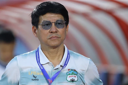 Hai quan chức HAGL bị phạt nặng vì lăng mạ trọng tài