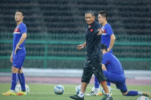 HLV Mai Đức Chung xúc động nhận "danh hiệu cao quý nhất cuộc đời"