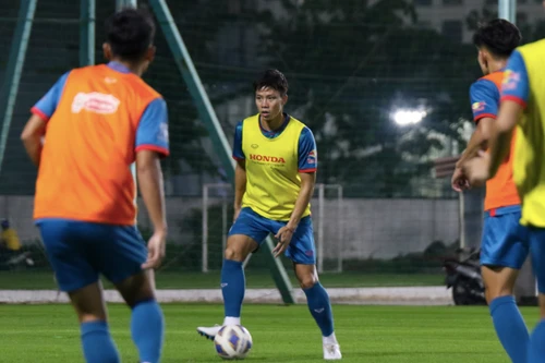 Quế Ngọc Hải trở lại, HLV Troussier vơi nỗi lo hàng thủ tại vòng loại World Cup