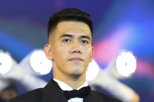 'Công danh là để cống hiến', Tiến Linh từ thiện toàn bộ tiền thưởng Quả bóng vàng