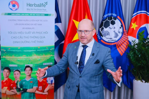 Tối ưu hiệu suất và phục hồi cho cầu thủ Việt Nam thông qua dinh dưỡng thể thao