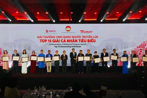 Vinh danh 15 "Người truyền lửa" tiêu biểu