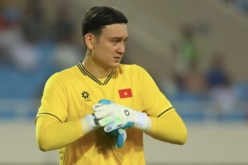 Vì sao HLV Kim Sang-sik "bỏ rơi" trò cưng thầy Park?