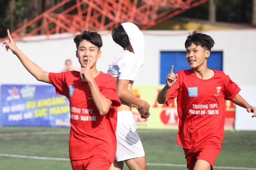 Chơi hơn người, THPT Phan Huy Chú chật vật giành vé chung kết