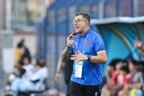 HLV Roland: "Tôi nói học trò hãy ngẩng cao đầu, hành trình mới chỉ bắt đầu"