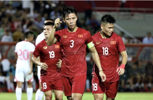 Tuyển Việt Nam thắng nhọc Hong Kong (TQ) trong ngày HLV Troussier ra mắt