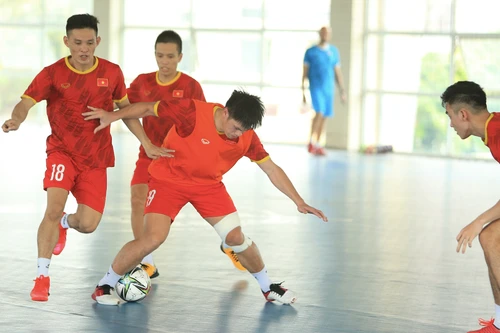 5 cầu thủ bị loại khi tuyển futsal Việt Nam sang Tây Ban Nha