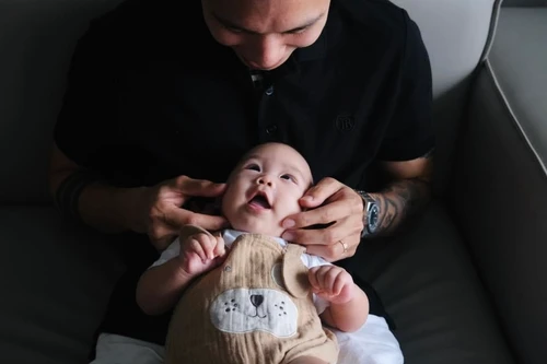 Đoàn Văn Hậu khoe quý tử kháu khỉnh