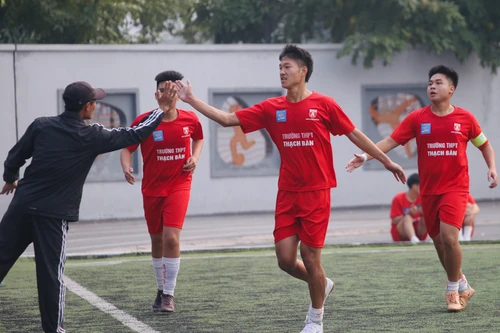 Chiến thắng 3 'sao' đưa THPT Thạch Bàn vào tứ kết