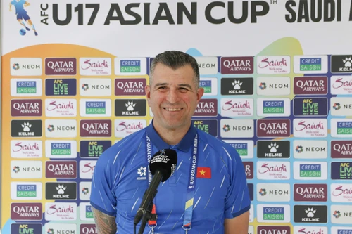 HLV Roland: "U17 Việt Nam sẽ tập trung tối đa, quyết đấu UAE"