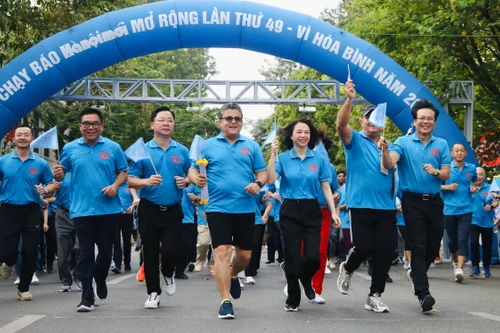 3.500 người hứng khởi chạy "Vì hoà bình 2024"