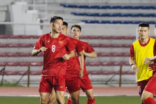 Tiền vệ Hùng Dũng: "Mọi tuyển thủ đều phải cố gắng, vì không ai chắc suất cả"