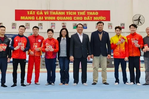 Tập xuyên Tết, đội thể dục dụng cụ "săn" vé Olympic từ cúp thế giới