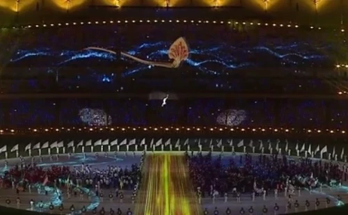 Màn thắp đuốc trên không khai màn SEA Games 32