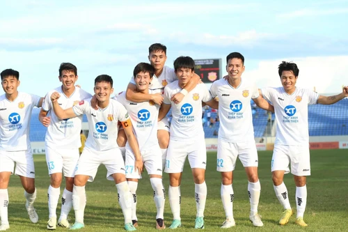 Nam Định vô địch với 53 điểm, Bình Định vượt Hà Nội giành á quân