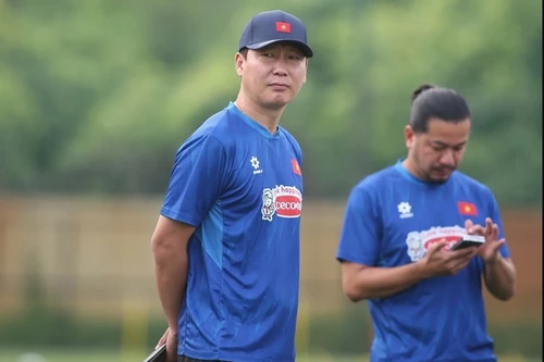 HLV Kim Sang-sik vắng tên khi tuyển Việt Nam tập trung