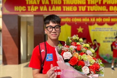 Cây săn bàn số 1 THPT Phùng Khắc Khoan lý giải màn ăn mừng gây sốt