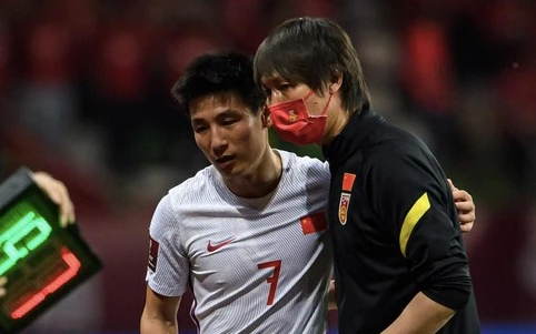 Cựu HLV tuyển Trung Quốc ngã quỵ khi tòa tuyên án chung thân