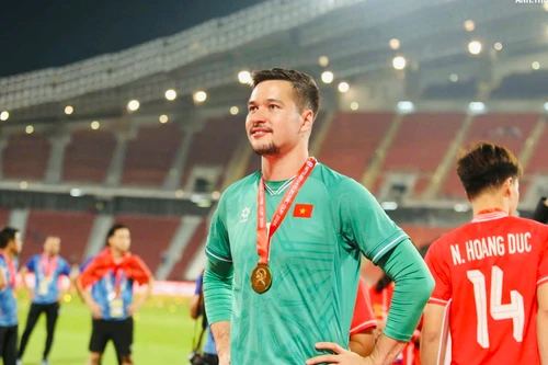 Phản ứng của Nguyễn Filip trong ngày tuyển Việt Nam vô địch