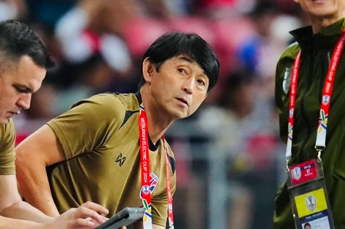 HLV Thái Lan sốc vì bị Singapore dẫn 2 bàn, tiết lộ tham vọng World Cup
