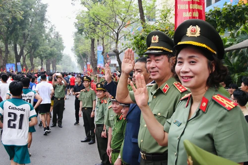 2.500 cán bộ, chiến sỹ Công an nhân dân hưởng ứng Ngày chạy Olympic