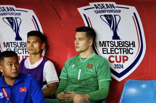 HLV Kim giải thích lý do Nguyễn Filip dự bị