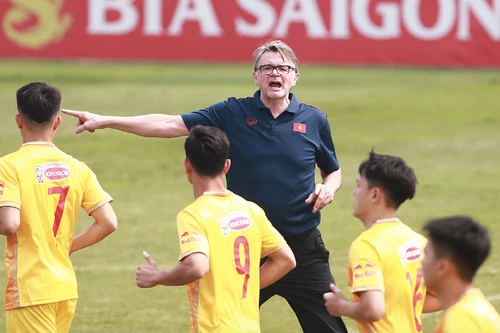 HLV Troussier tiết lộ lối chơi của U23 Việt Nam tại Doha Cup