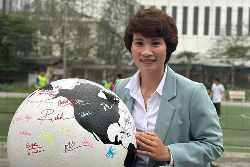 Quả bóng vàng nữ Việt Nam cầm quân ở giải bóng đá học sinh Hà Nội