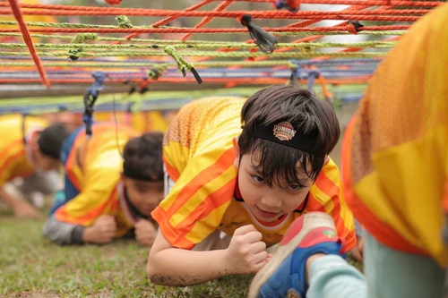 1.500 trẻ thi vượt chướng ngại vật Junior Warriors