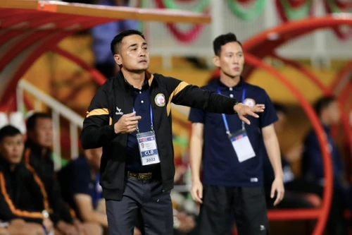 Trọng tài 'tặng' 11m cho HAGL, người trong cuộc nói gì?