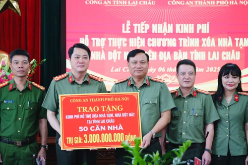Công an Hà Nội trao tặng 3 tỷ đồng, chung tay cùng đồng bào Lai Châu xóa nhà tạm, nhà dột nát