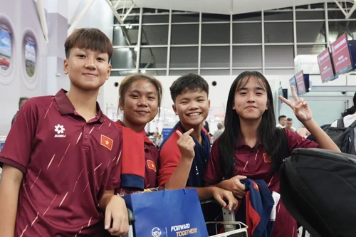 Các nữ tuyển thủ trẻ Việt Nam hứng khởi "du học" Đức