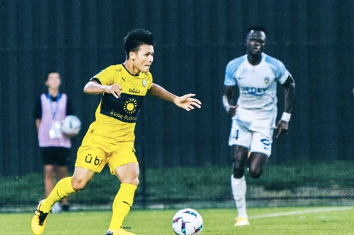 Quang Hải đua Quả bóng vàng cùng đồng nghiệp trong nước